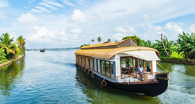 Tourism Ministry Signs MoU with IRCTC to Strengthen Hospitality and Tourism Industry