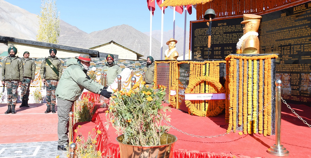 Pm Modi Celebrates Diwali With Soldiers In Kargil The Traveller Trails