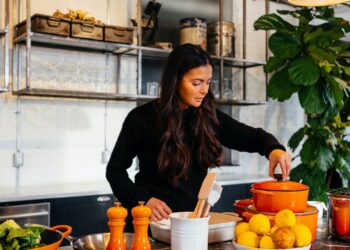 Seven Lifestyle Changes To Help Prevent Frequent Sickness-Eat healthy diet