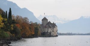 5 Beautiful Lakes In Switzerland You Don’t Want To Miss_Lake Geneva_Chillon Castle