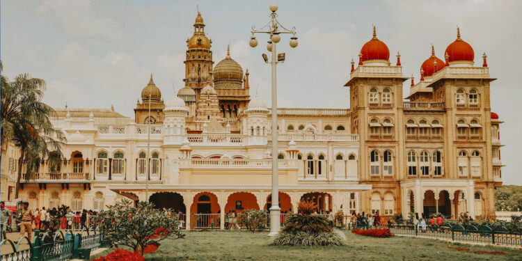 When You're In India, These Are The Spots You Simply Can't Miss_Mysuru Palace
