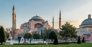 These Landmarks Are A Must-See On Any Travel Bucket List_Hagia Sophia_Istanbul