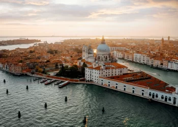 Venice To Charge Day Trippers To Combat Tourist Crowds