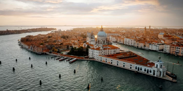 Venice To Charge Day Trippers To Combat Tourist Crowds
