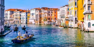 Venice To Charge Day Trippers To Combat Tourist Crowds_3