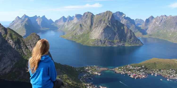 7 Practical Ways To Save Money While Travelling