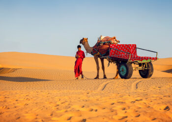 Sam Dunes_Between Spectacle and Stillness