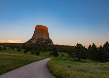 Devils Tower_Wyoming_USA